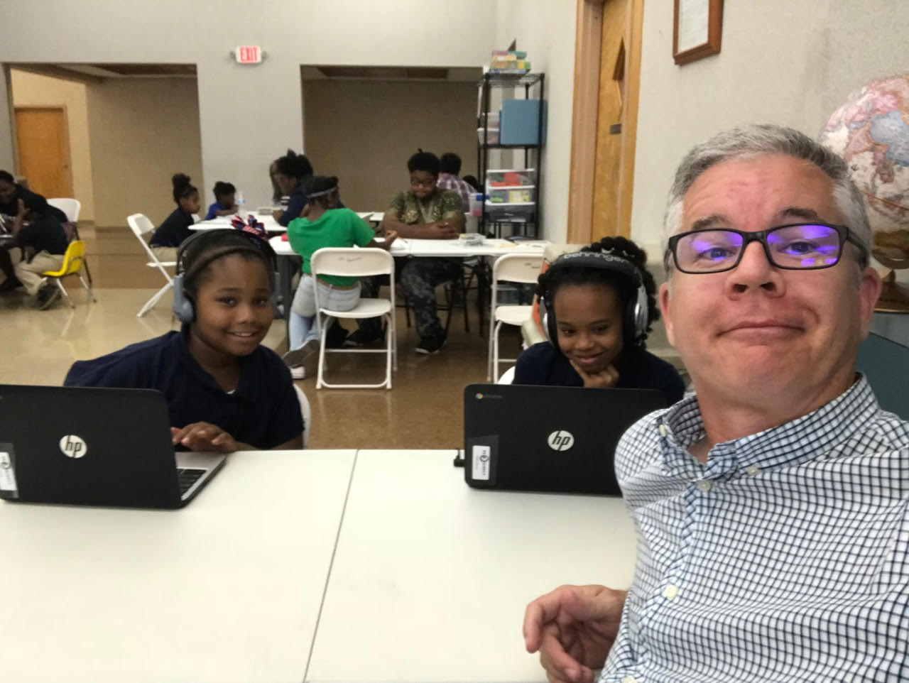 Les Newsome and children in classroom